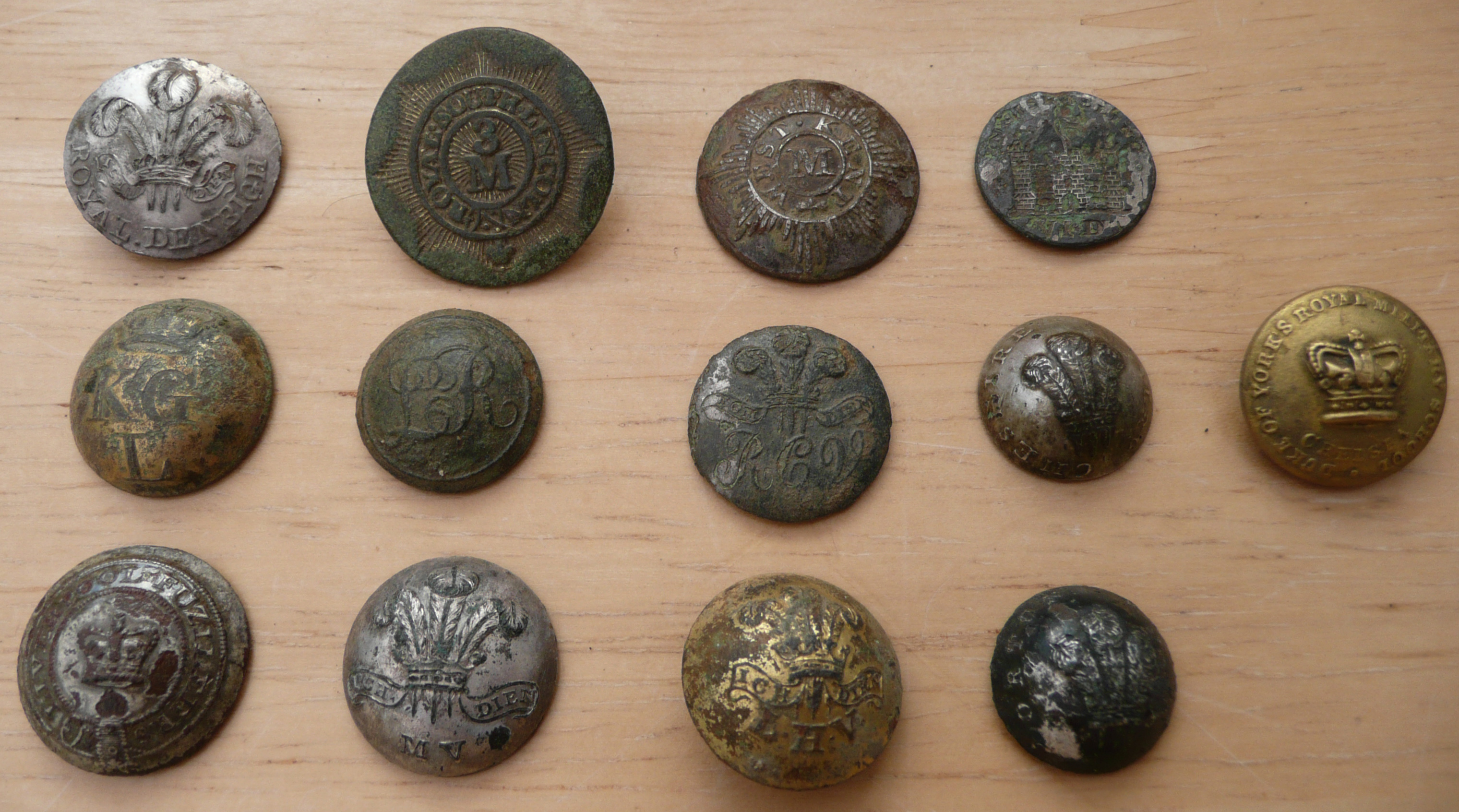 military buttons1.jpg