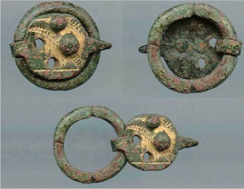 disc pin brooch.JPG