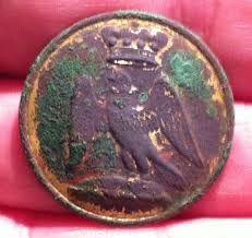 15th Baron St John of Bletso livery button found in Northamptonshire F.jpg