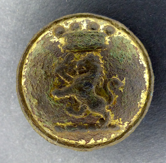 Gilded livery button with lion..jpg