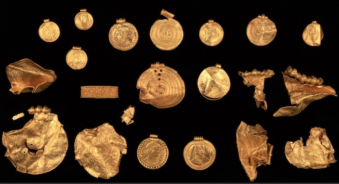 Gold artefacts at Vindelev Denmark..png